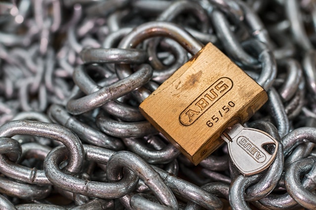 padlock and chain image