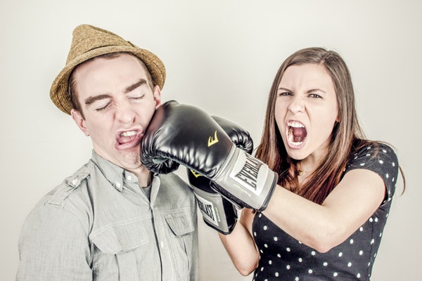 woman boxing man picture